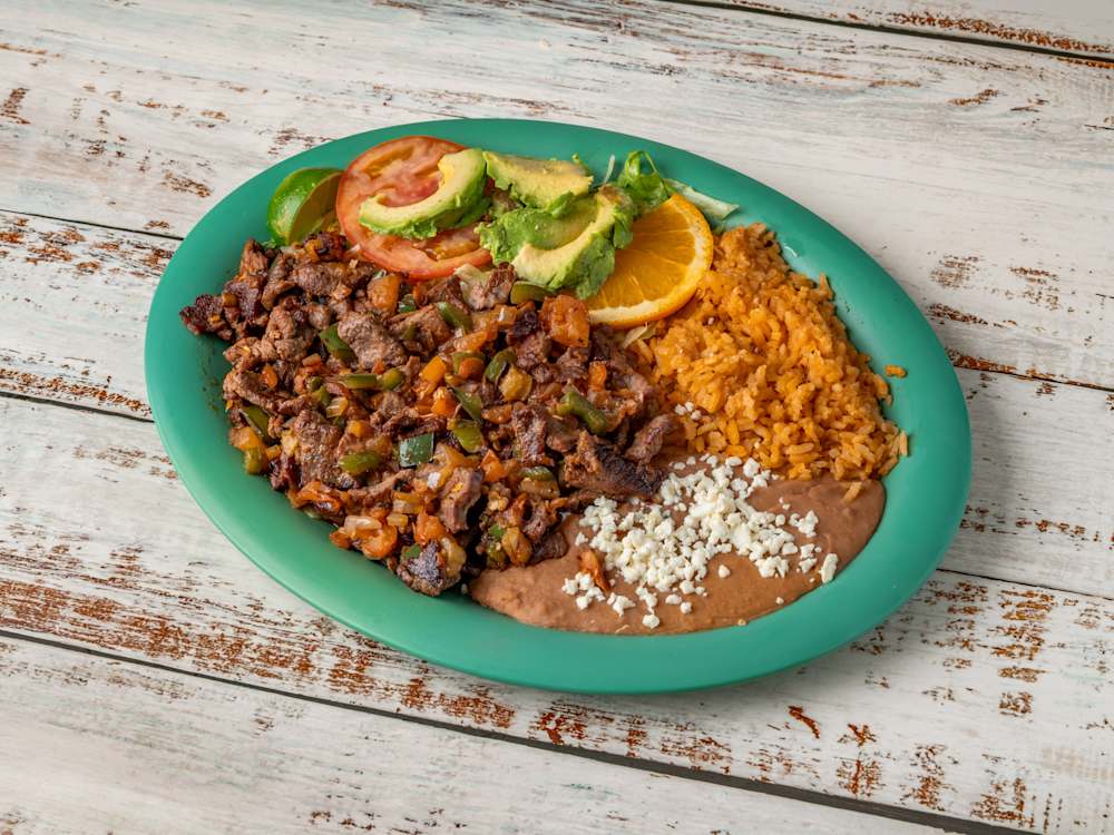 Bistec a la Mexicana — chopped ribeye with tomato, onion and hot pepper
